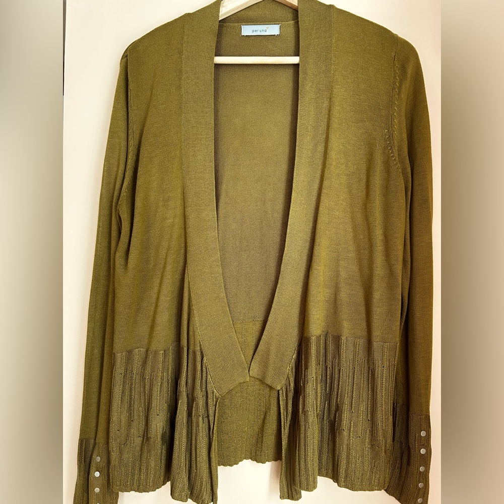 Beautiful never worn short golden green open cardigan with geometrical detail.
